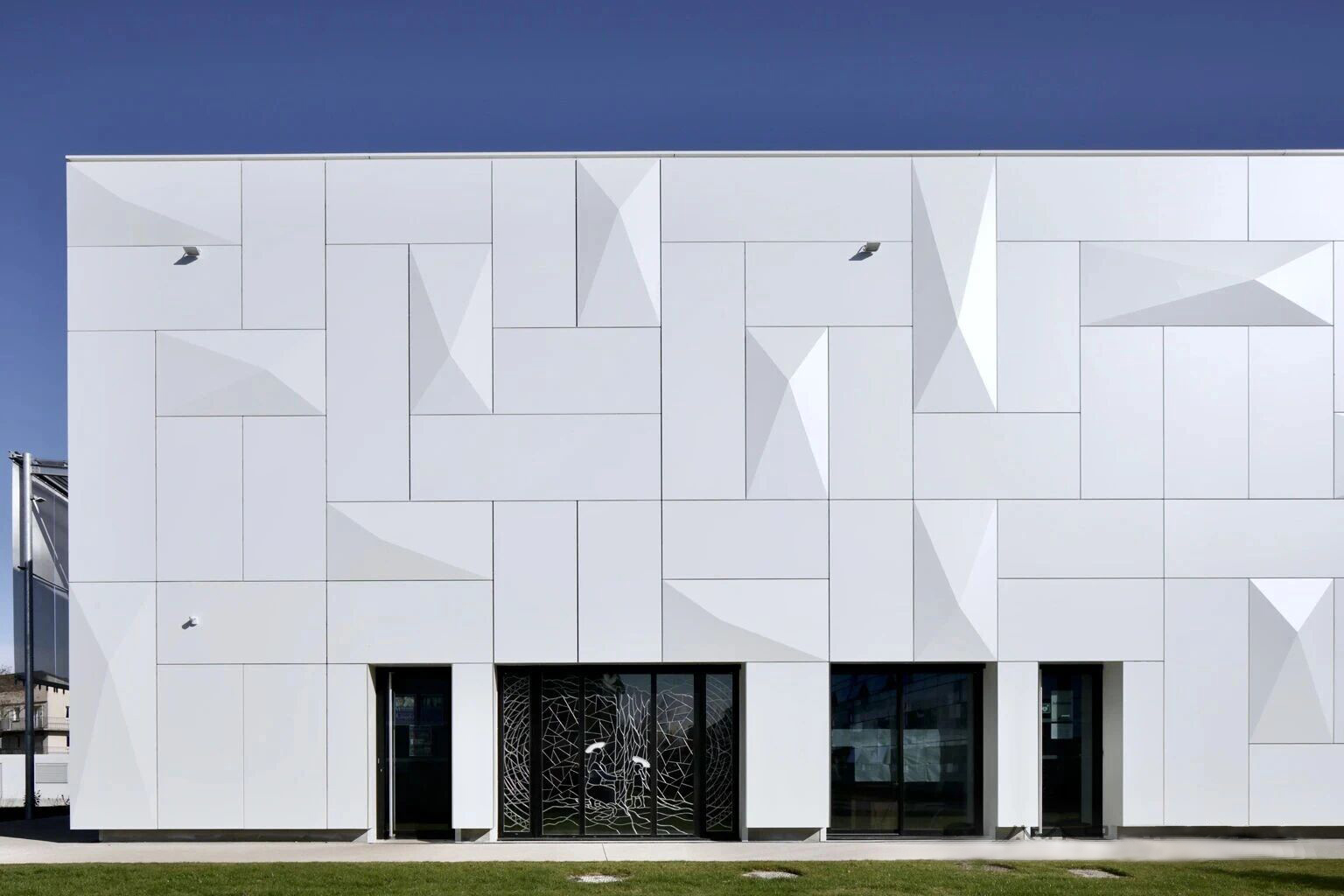 解决铝板平整度的关键方法(三)