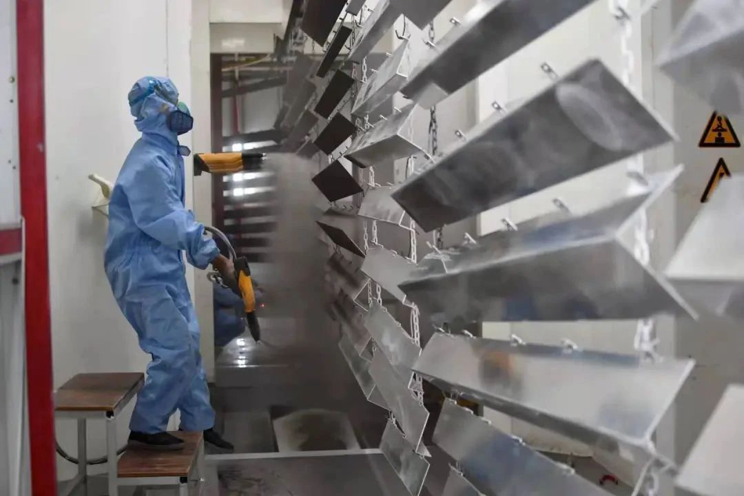 氟碳喷涂和氟碳辊涂铝板工艺有什么区别