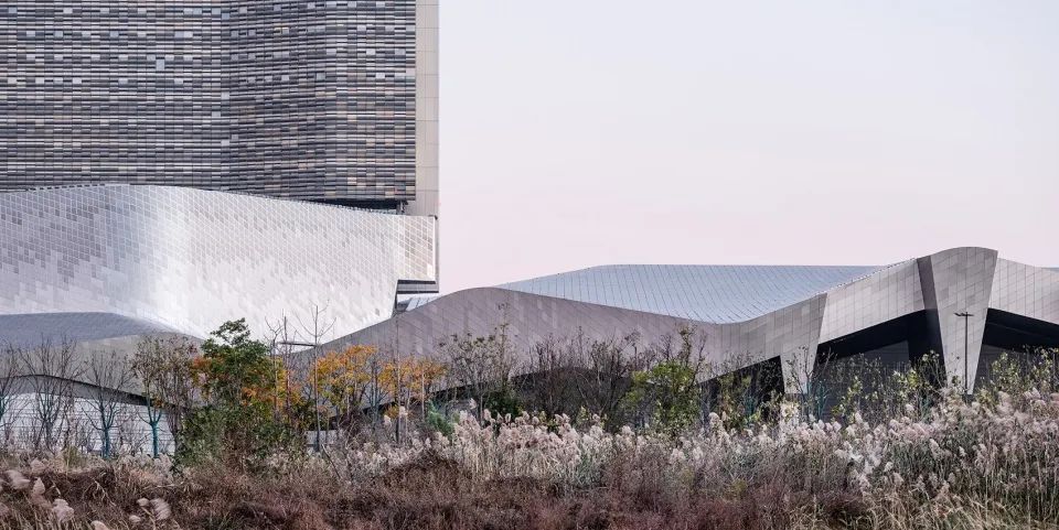 备受建筑师喜爱的阳极氧化铝板