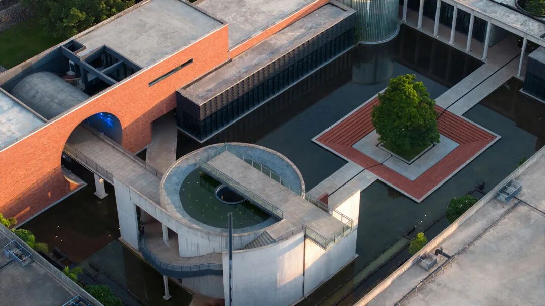 基础设施美学:功能即形式