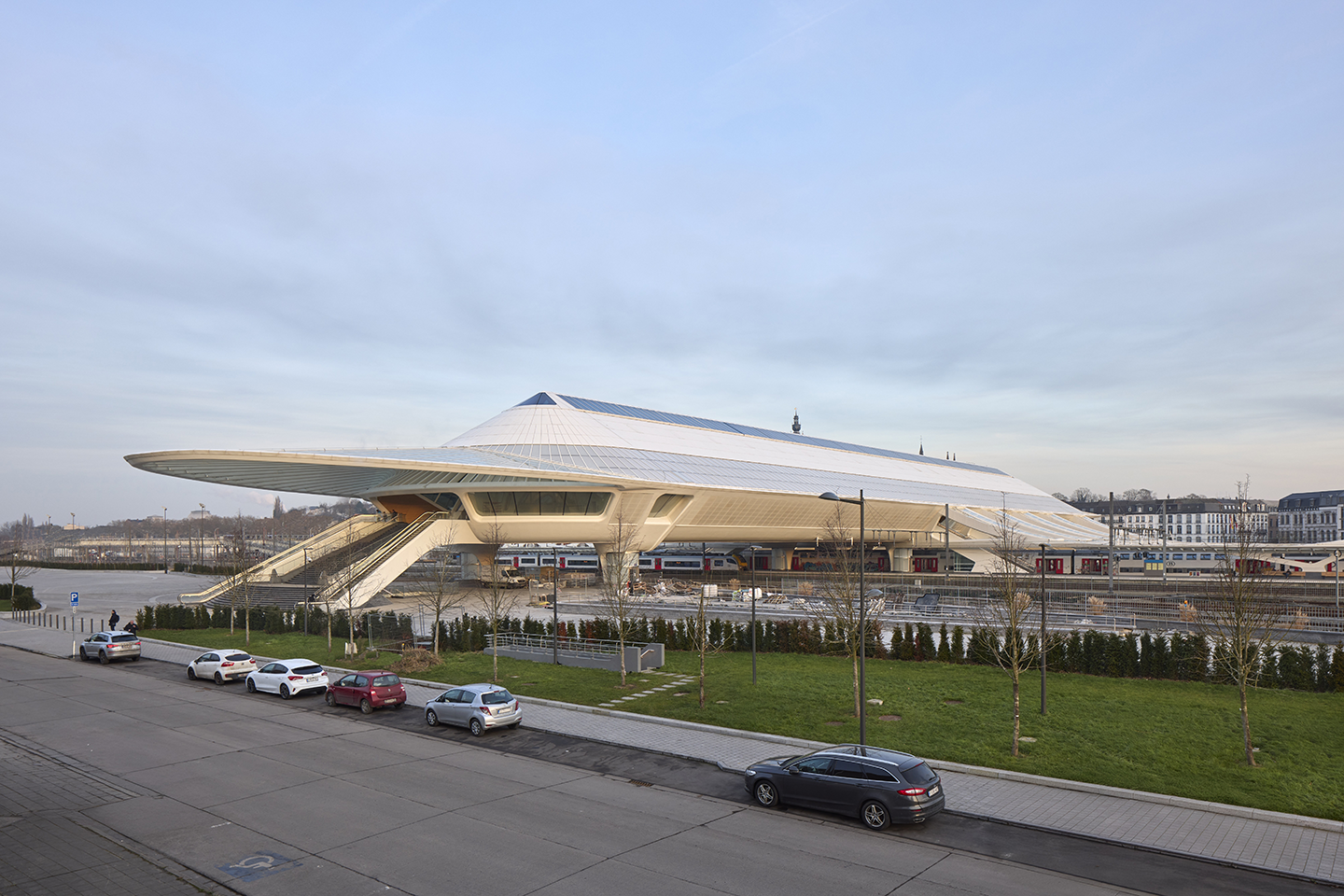 卡拉特拉瓦新作：比利时蒙斯火车站