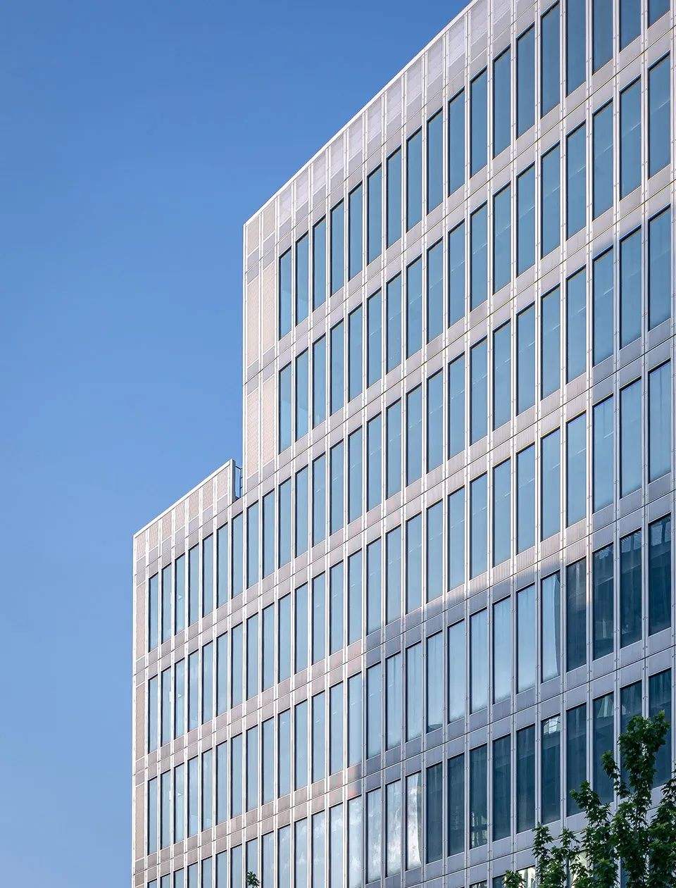 备受建筑师喜爱的阳极氧化铝板